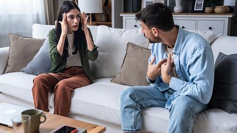 Πώς να πεις στον σύντροφό σου τι σε ενοχλεί, χωρίς να τον πληγώσεις 